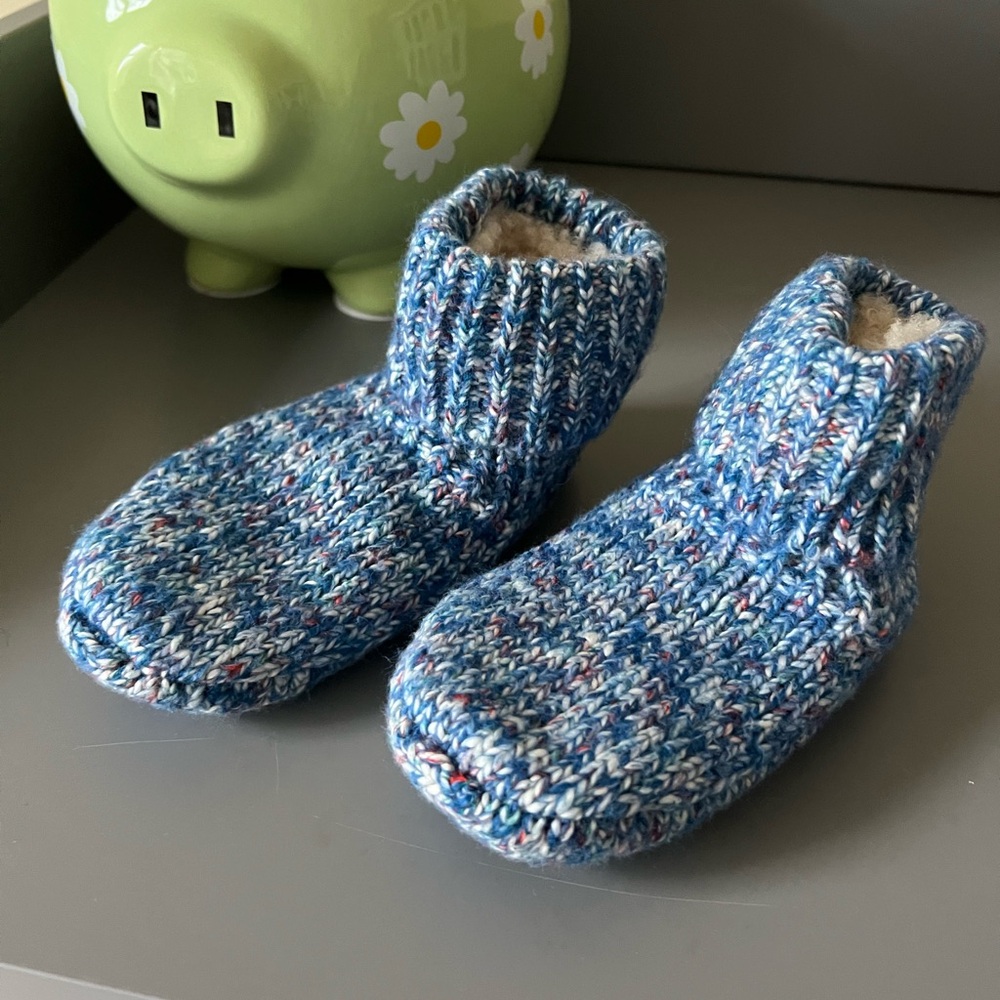 Cozy Knit Blue Marled Slipper Socks